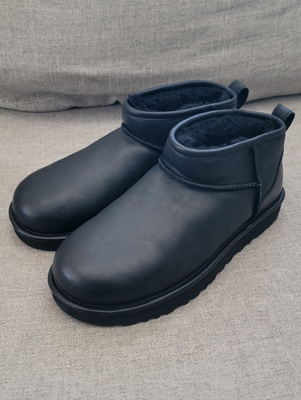 Women's UGG Classic Ultra Mini Leather Boot In Black NWOB